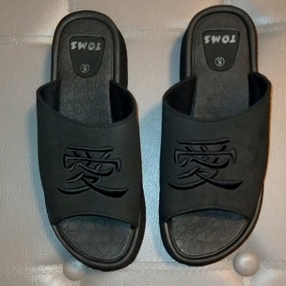 TOMS black slides - Picture 3 of 4